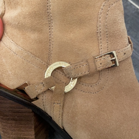 VINCE CAMUTO GREGGER BOOTIE - Picture 4 of 9